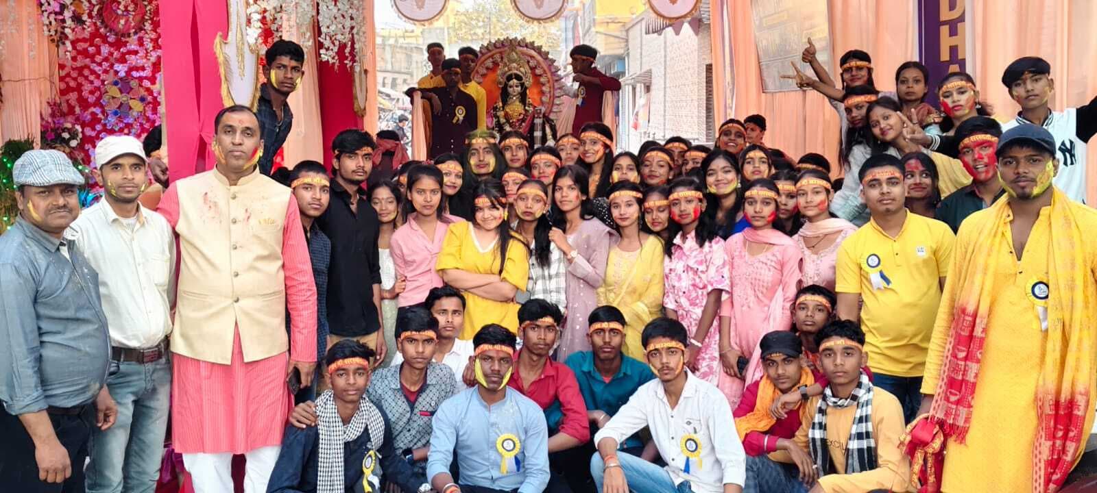 नम आंखों से दी गयी मां सरस्वती को विदाई