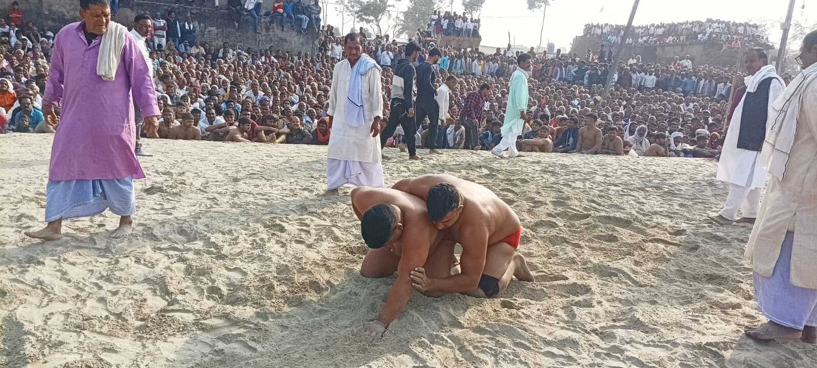 दंगल में नेपाल के गोपाल थापा ने हरियाणा के सोनु पहलवान को दी पटखनी