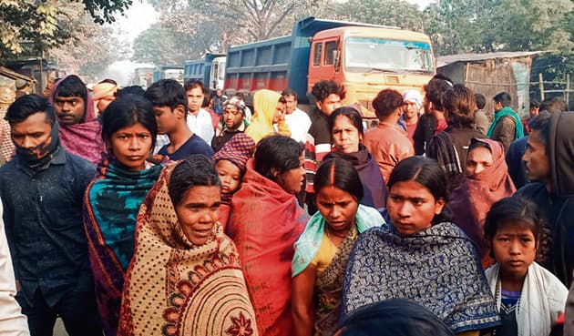 सड़क किनारे खड़ा होकर दोस्तों का इंतजार कर रहे परीक्षार्थी की ट्रैक्टर से कुचलकर मौत