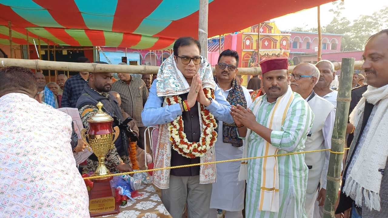 मुरादपुर में फुटबॉल टूर्नामेंट का हुआ आयोजन