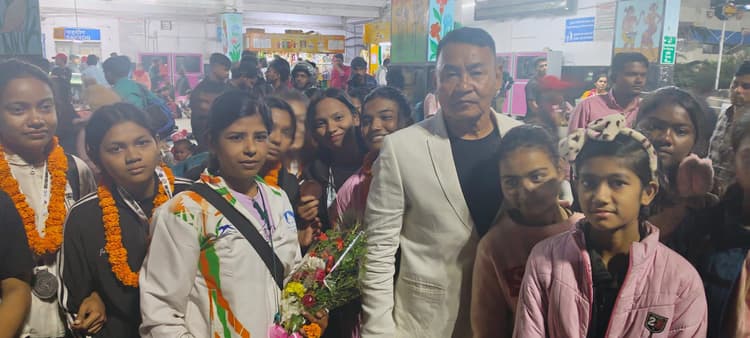 Sports : झारखंड पेंचक सिलाट की महिला टीम रांची पहुंची