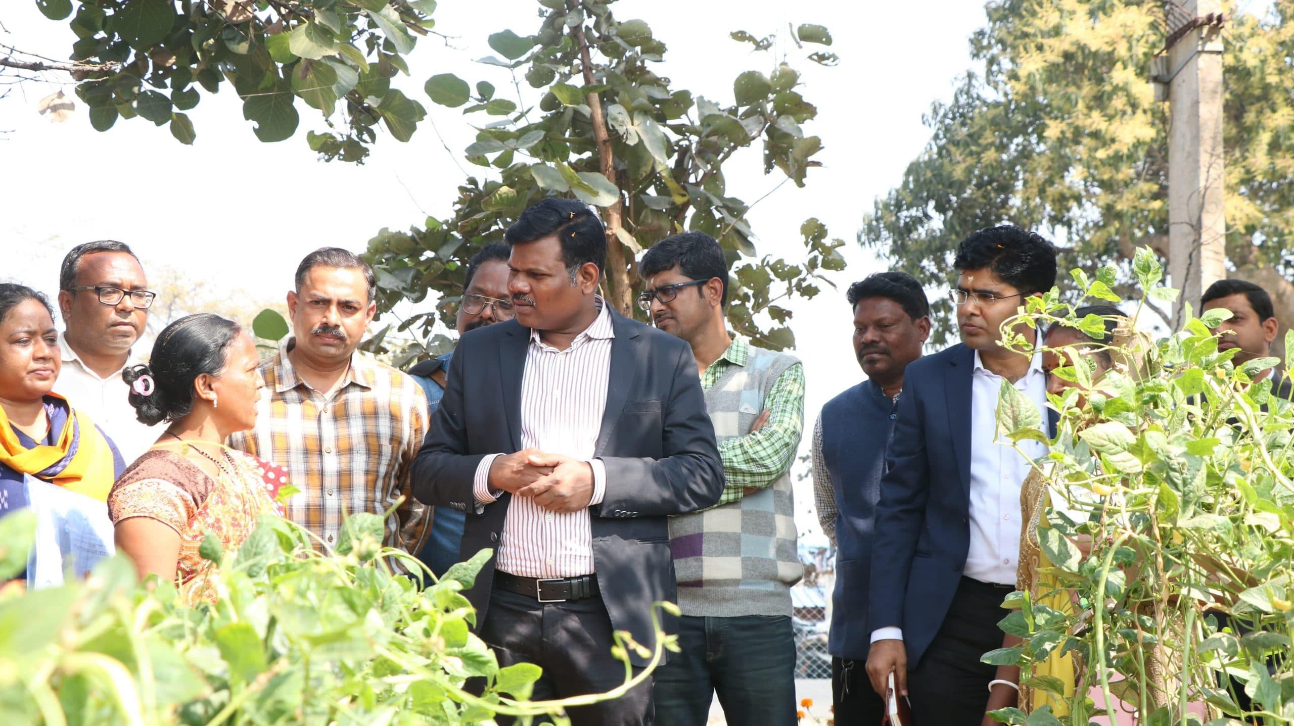 Chaibasa News : महिलाओं के सम्मान से राज्य अवश्य आगे बढ़ेगा : सचिव