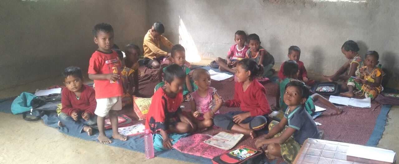 East Singhbhum News : गुड़ाबांदा में ठंड बीत गयी, आंगनबाड़ी के बच्चों को नहीं मिला स्वेटर