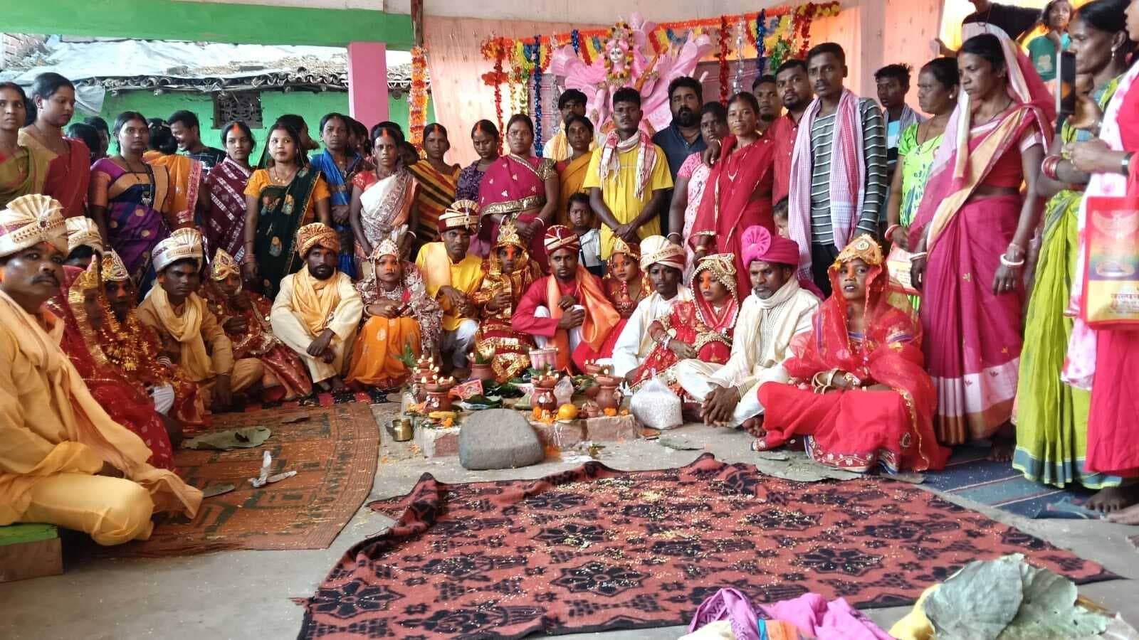 Chaibasa News :सामाजिक पहल से आठ जोड़े एक-दूजे के हुए