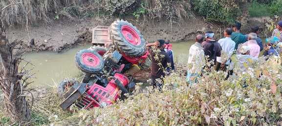 मूर्ति विर्सजन कर लौट रहे युवक को हाइवा ने रौेंदा, नहर में ट्रैक्टर पलटने से किशोर की मौत