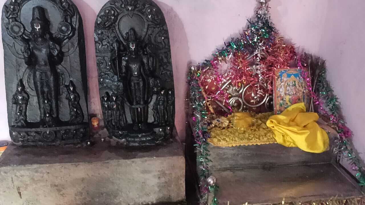 ठाकुरबाड़ी से चोरों ने ठाकुर जी की मूर्ति ही कर ली चोरी