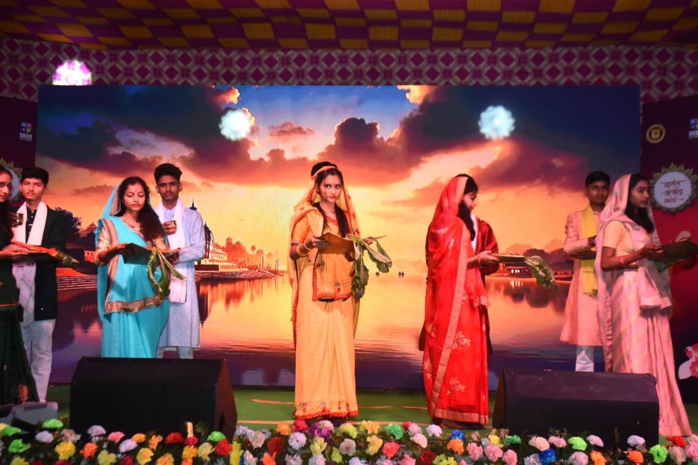 स्कूली बच्चों ने अपनी प्रस्तुति से लोगों का मन मोहा