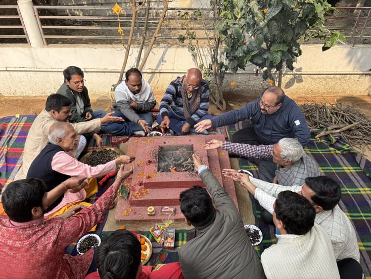 भगवान भाष्कर के जयकारे से गूंजा आदित्यधाम, मंत्रोच्चार के साथ हुआ अनुष्ठान