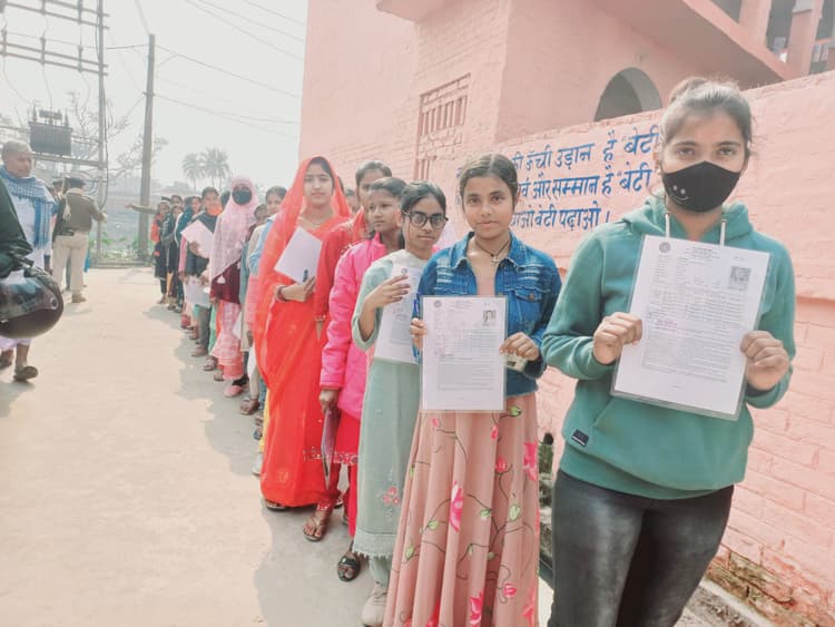 इंटरमीडिएट परीक्षा : दोनों पाली में 17 परीक्षार्थी रहे अनुपस्थित