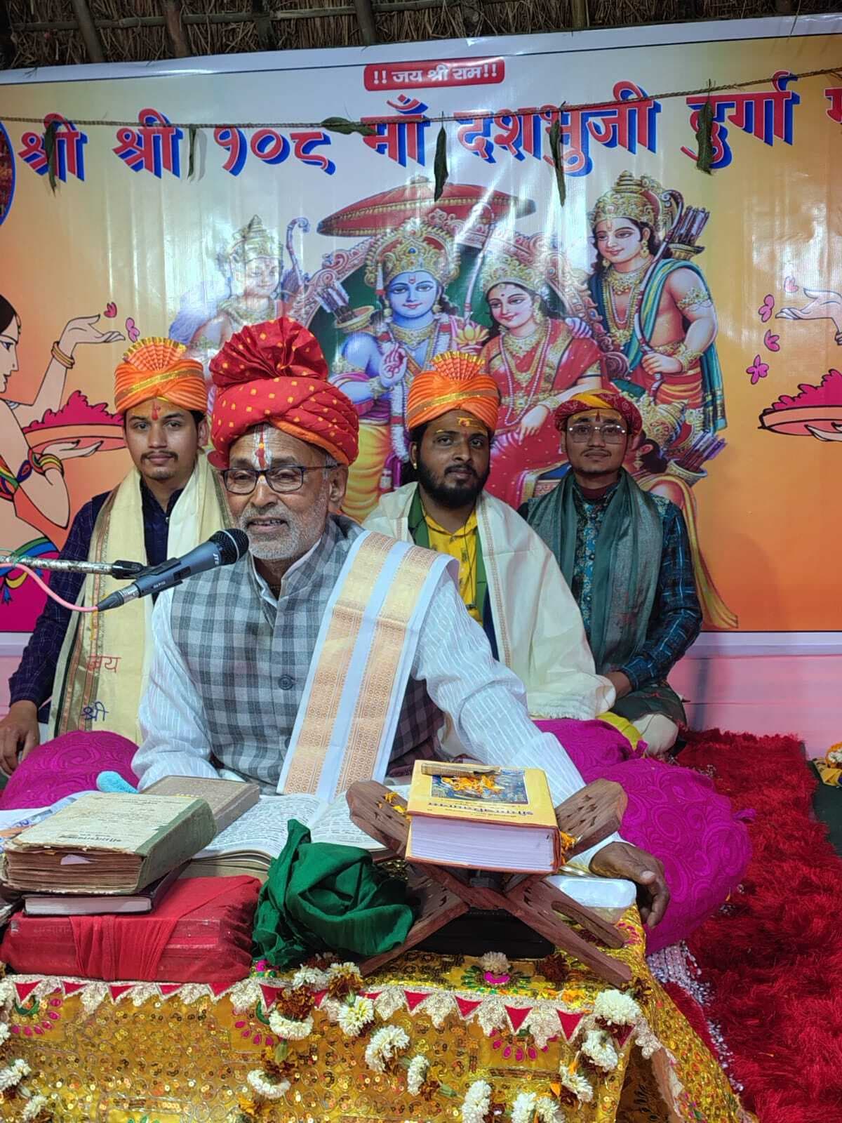 बच्चे का पहला गुरु होती हैं मां : देवदत्त झा