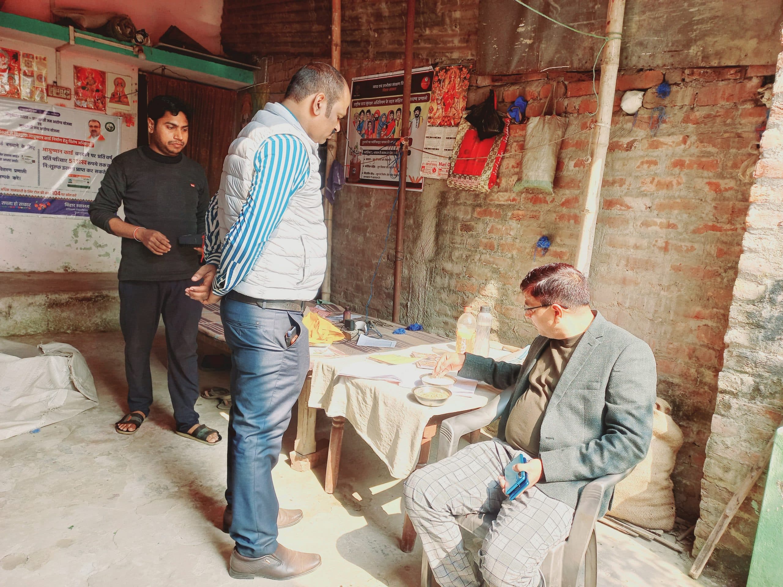 एसडीएम ने पीडीएस दुकानों का किया निरीक्षण, दिए आवश्यक निर्देश