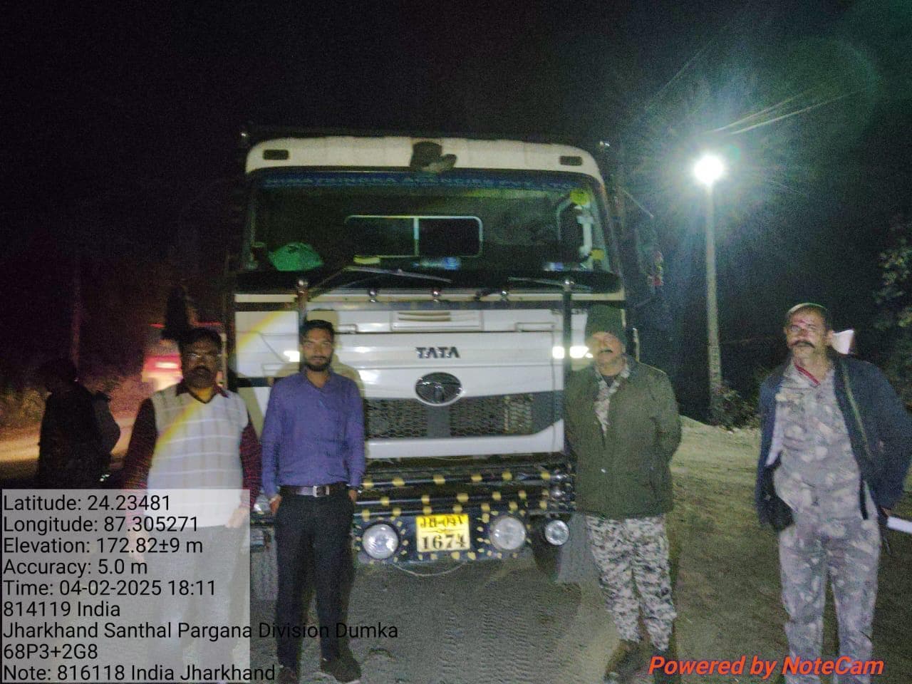 पत्थर चिप्स व बालू लदे सात ट्रैक्टर जब्त