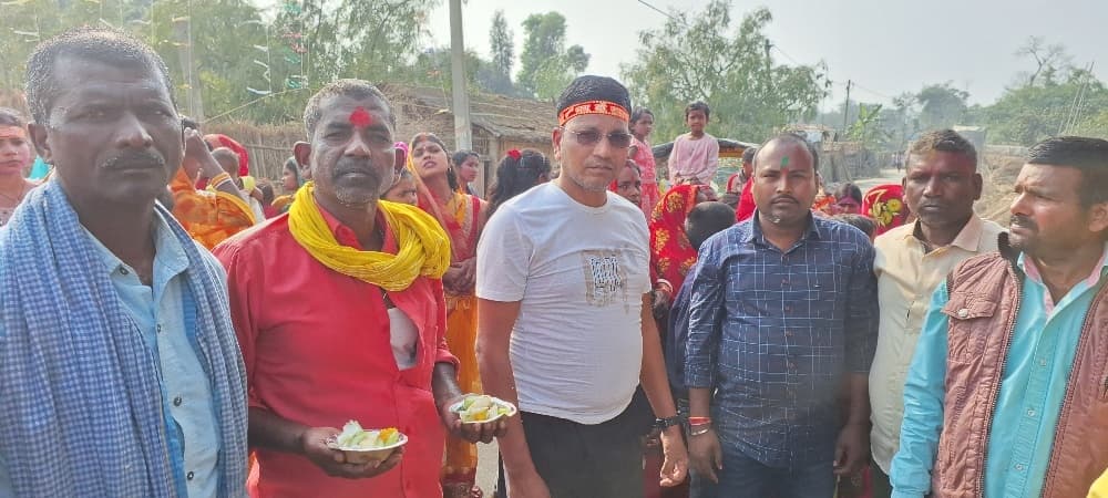 नम आंखों के साथ मां सरस्वती को दी विदाई