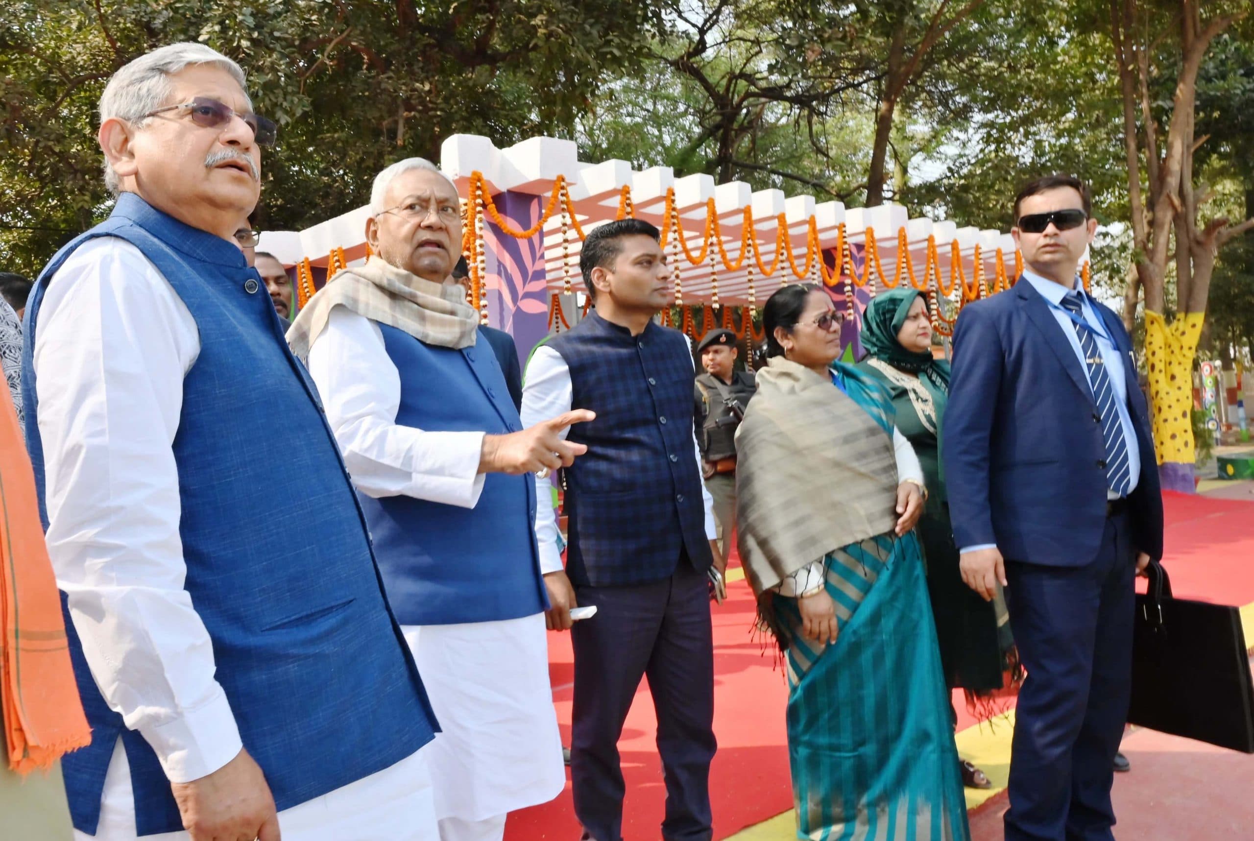 राजारानी तालाब की बनावट व सजावट देख अभिभूत हुए सीएम