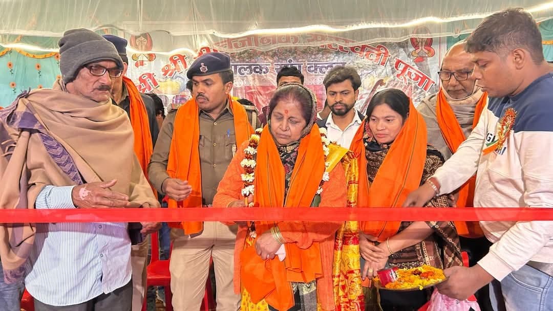 बारसोई राधा रानी नगर पूजा पंडाल मे उमड़े श्रद्धालु, भक्ति रस में लगाया गोता