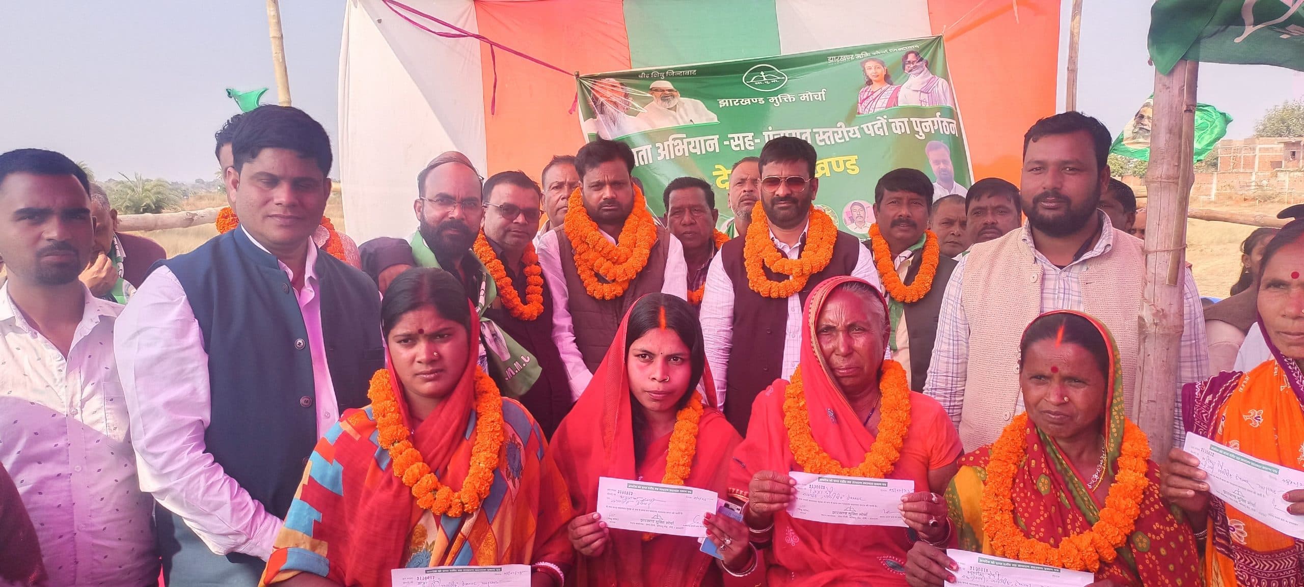 Deoghar news : झामुमो ने राजाडीह में चलाया सदस्यता अभियान, 500 लोगों ने ली सदस्यता