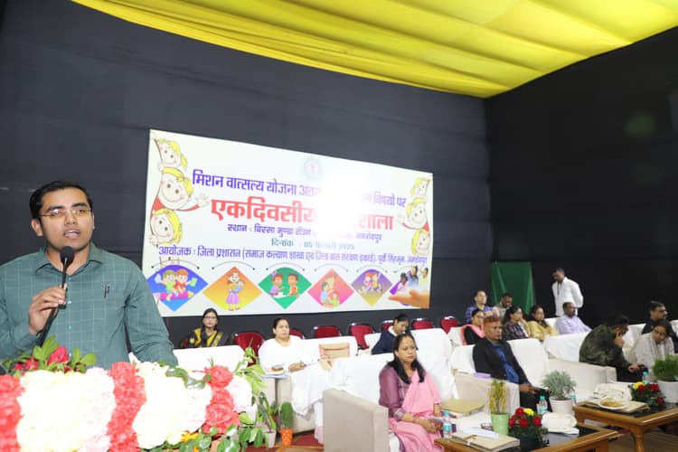 Jamshedpur news. किशोर-किशोरियों की सुरक्षा और उनके समग्र विकास के लिए सक्रिय भूमिका निभाएं स्टेक होल्डर : सचान