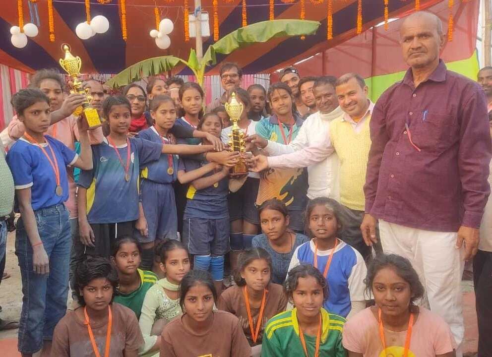 कबड्डी प्रतियोगिता में मवि मोहनपुर की टीम ने मवि बरसम को हराया