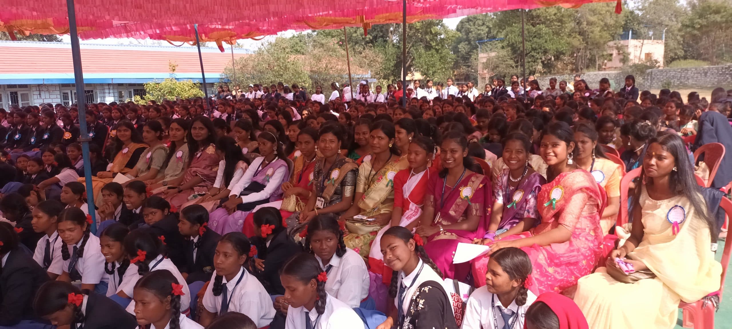 10वीं व 12वीं की छात्राओं को दी गयी विदाई