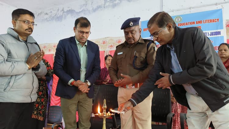 Deoghar news : बाल संरक्षण सुनिश्चित करने के लिए शिक्षकों की भूमिका अत्यंत महत्वपूर्ण : सीसीआर डीएसपी