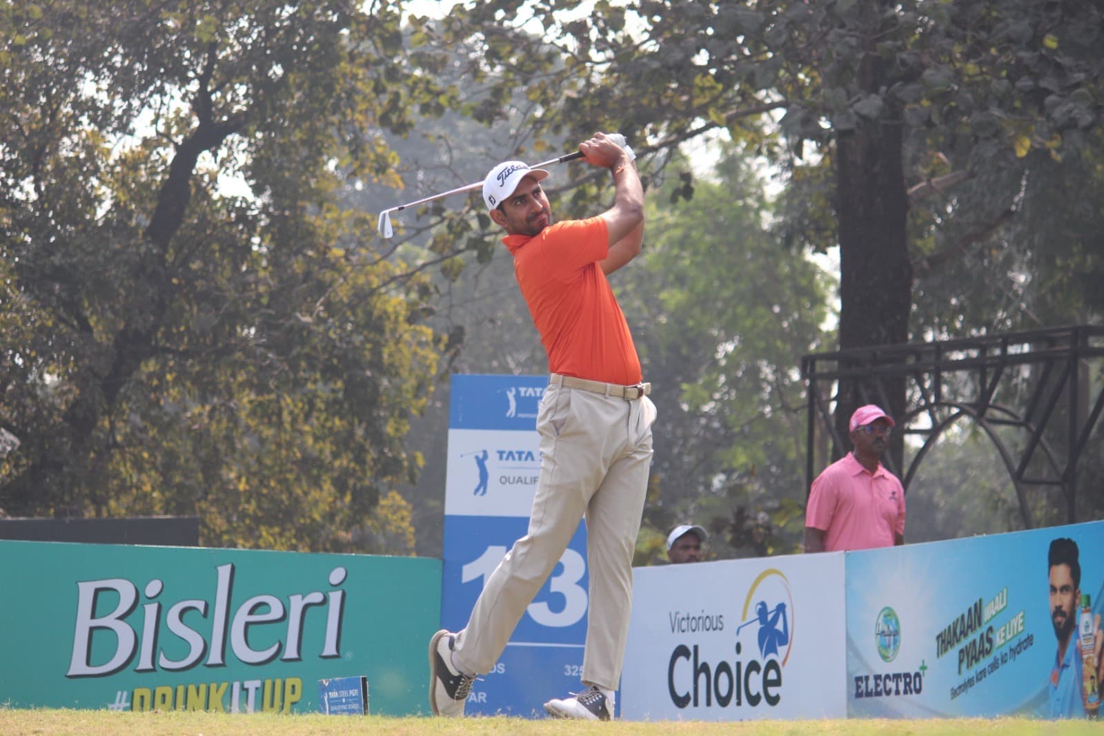 PGTI GOLF GOLMURI:दूसरे राउंड में गुरुग्राम के अंकुर चड्ढा आगे निकले