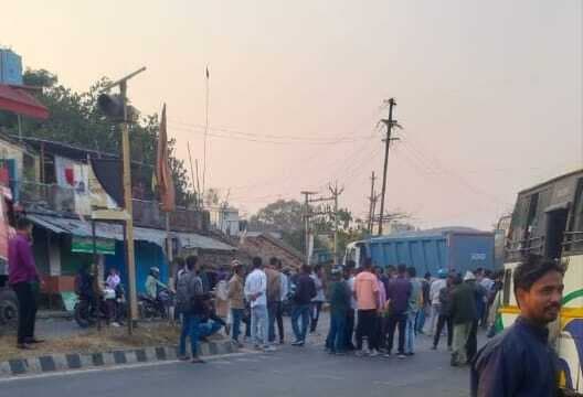 दुर्घटना में युवक की मौत, सड़क जाम