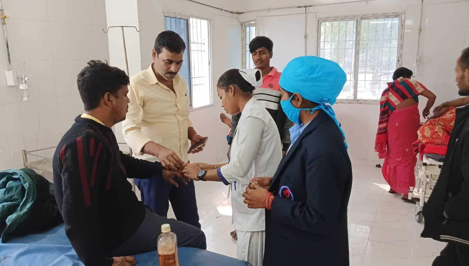 ट्रक व पीकअप में टक्कर में महिला की मौत, चार यात्री जख्मी