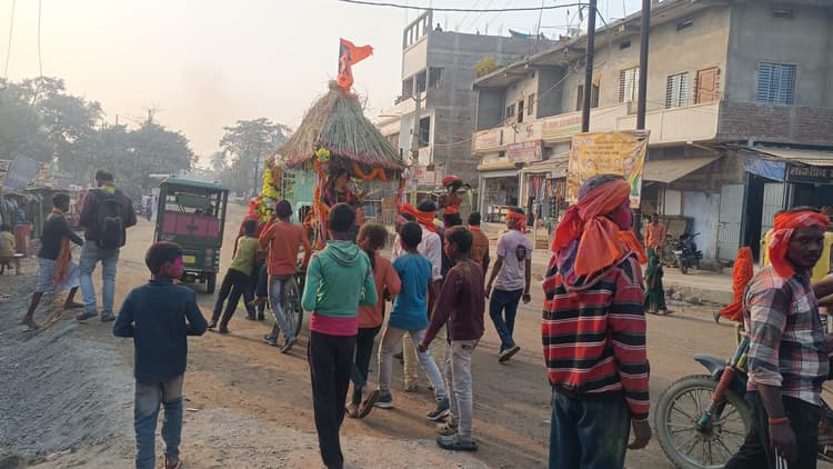 प्रतिमा विसर्जन के साथ सरस्वती पूजा संपन्न