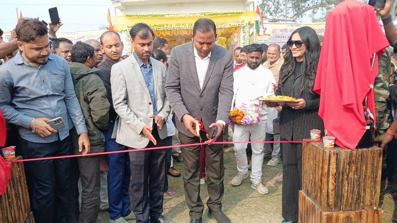 Madhubani News : इनरवा व मैटरस के बीच हुआ टूर्नामेंट का पहला मैच