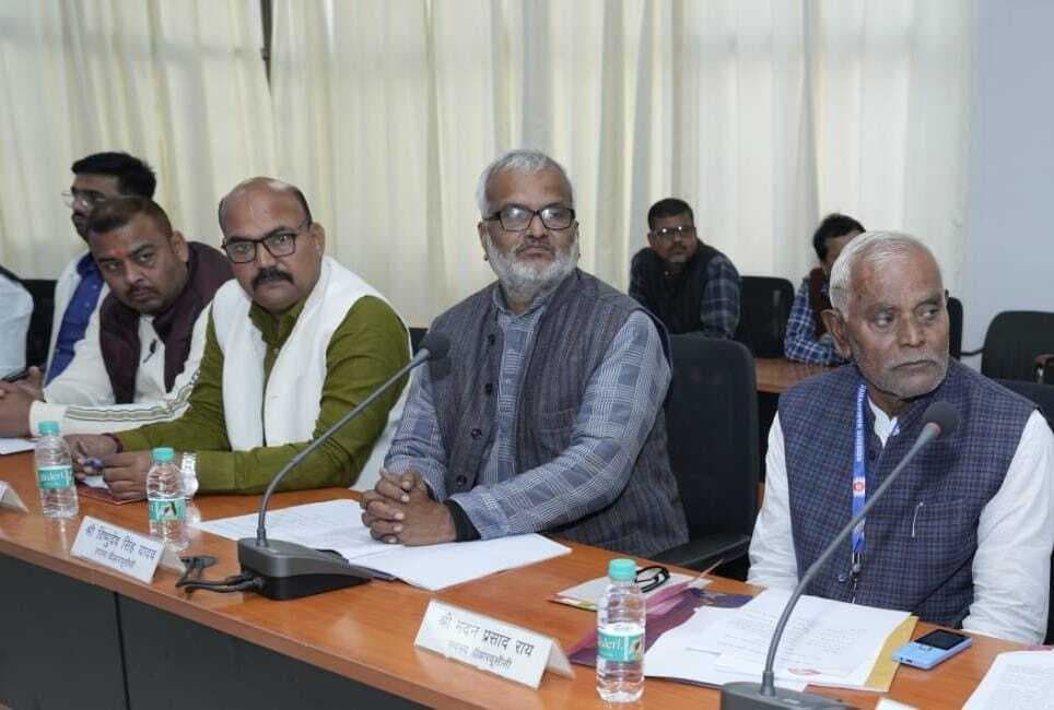 Madhubani News : परामर्श समिति की बैठक में रेल यात्रियों को सुविधा सुनिश्चित कराने का दिया सुझाव