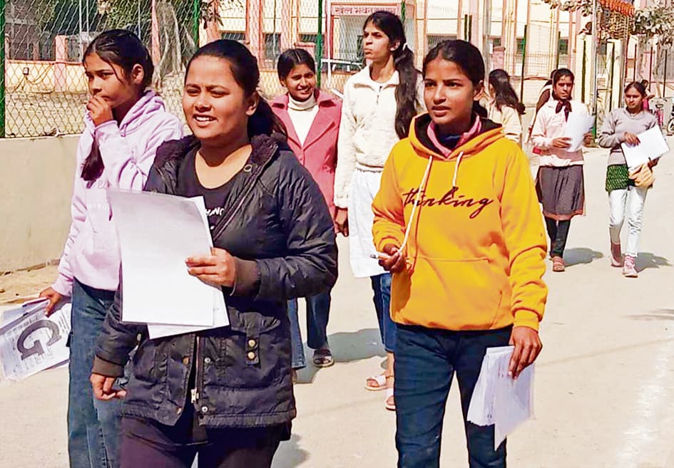 Chapra News : छपरा में इंटर परीक्षा के तीसरे दिन तीन नकलची धराये और 683 परीक्षार्थी रहे अनुपस्थित