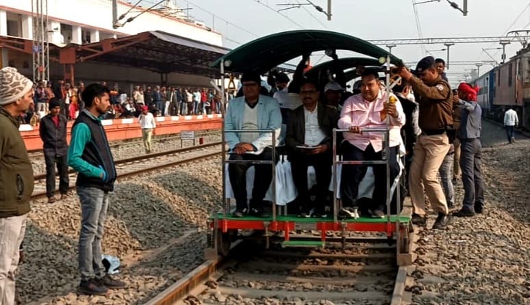 किऊल-गया रेलखंड पर ट्रायल के बाद दोनों पटरियों पर दौड़ने लगीं ट्रेनें