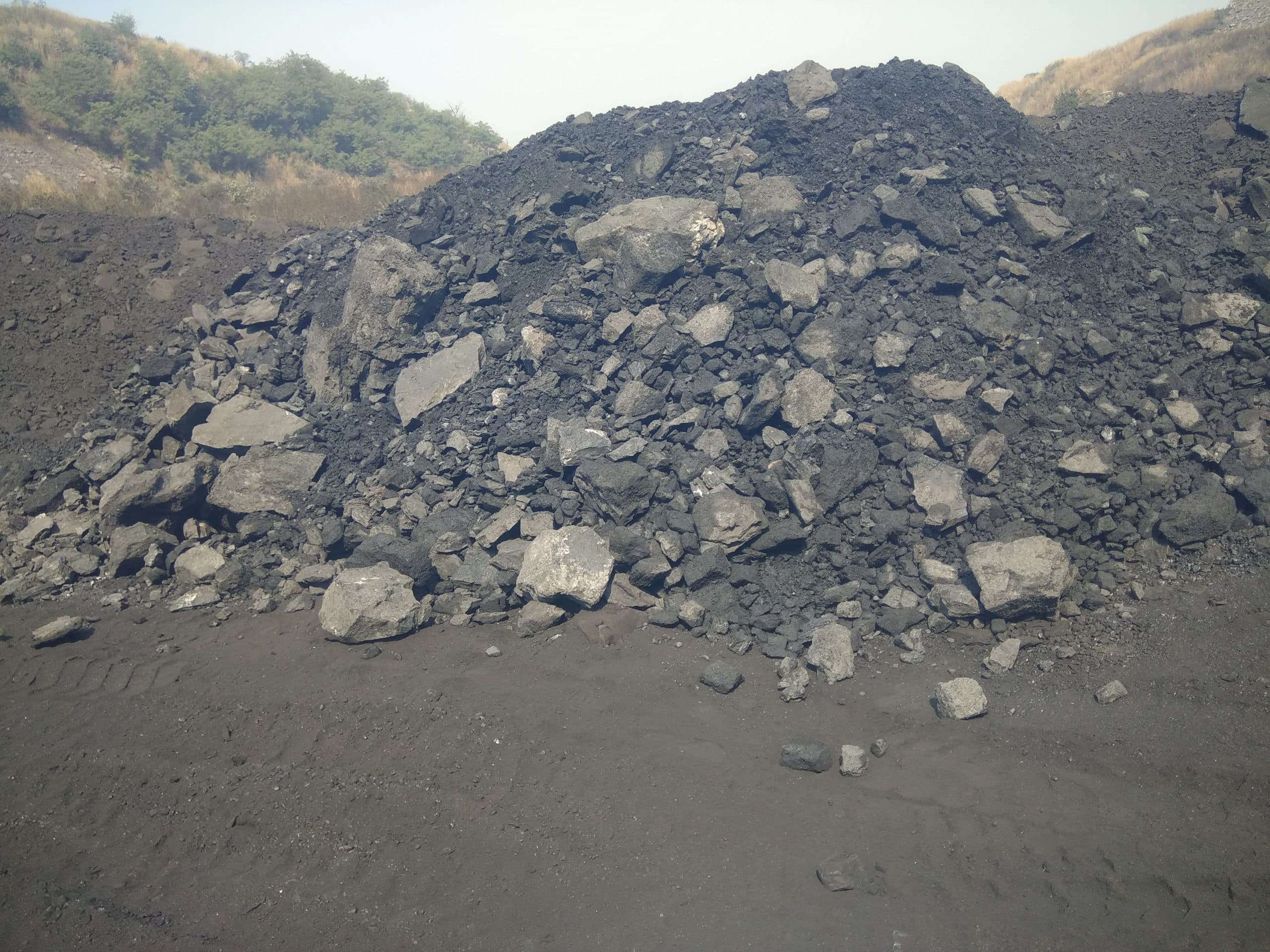 Bokaro News : कथारा वाशरी स्टॉक में गिराया गया पत्थर मिला कोयला