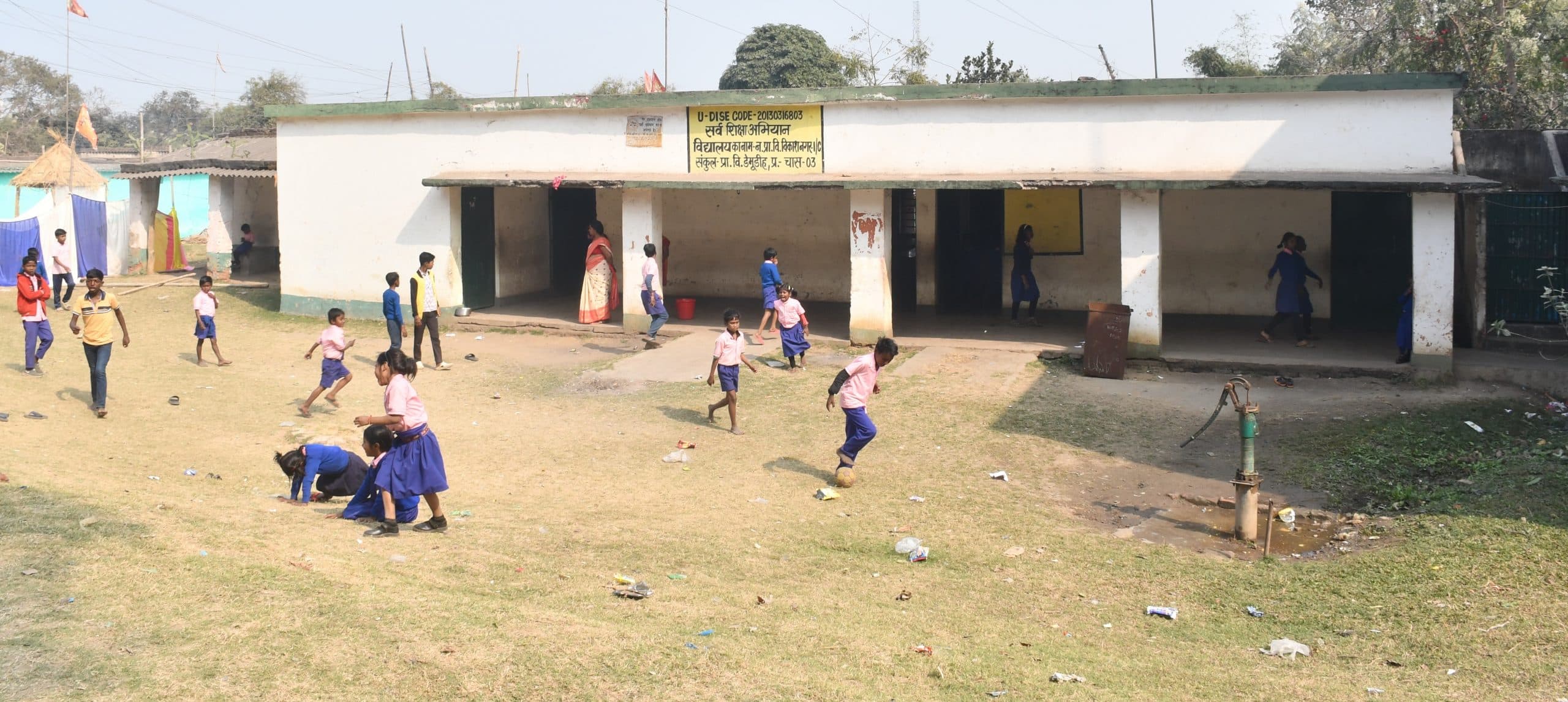 Bokaro News : दो शिक्षिकाओं के भरोसे हो रही 160 बच्चों की पढ़ाई