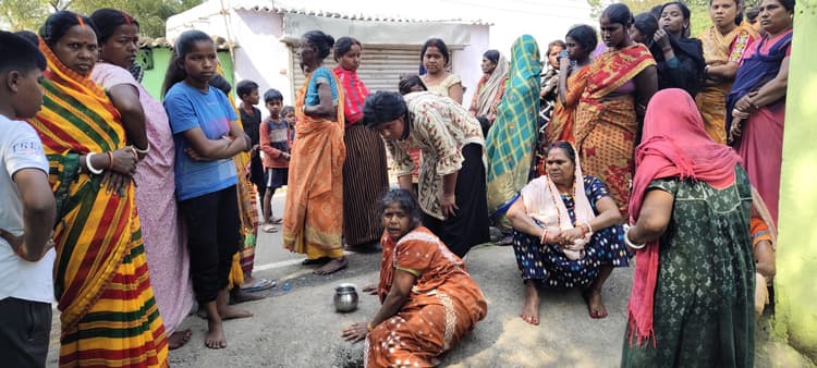 Dhanbad News:गैराज में फांसी पर लटका मिला सिनीडीह का युवक