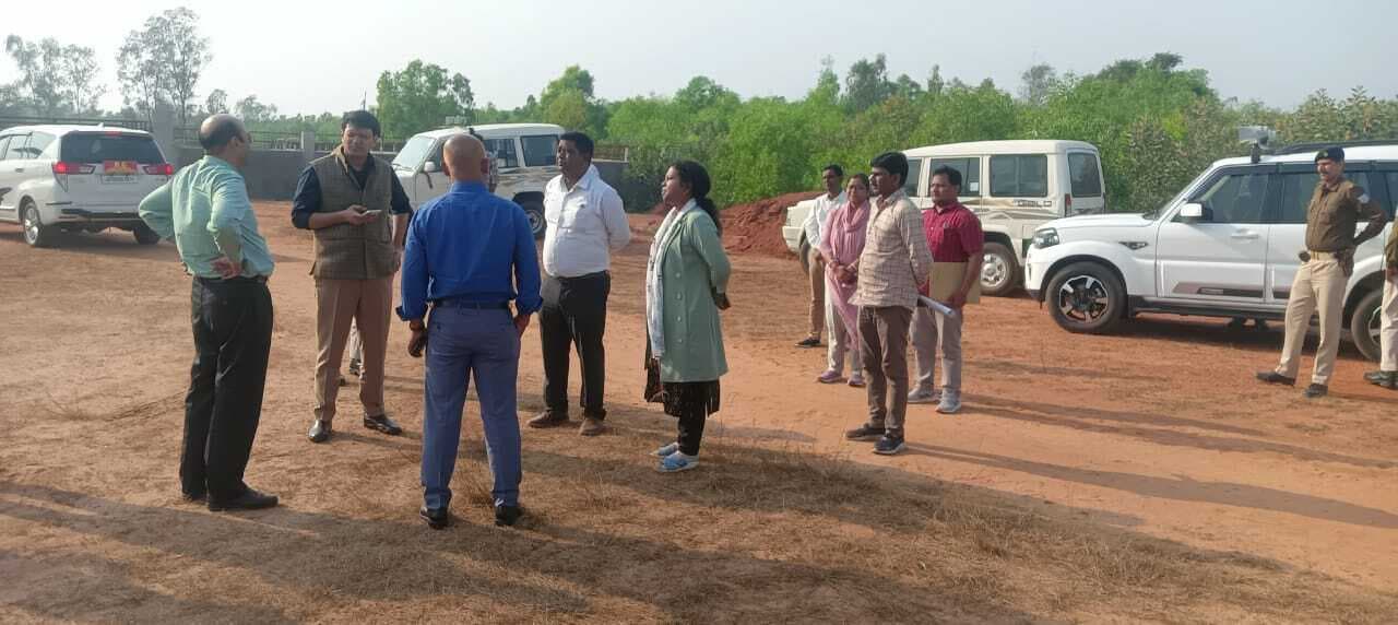 East Singhbhum news :चाकुलिया में झारखंड स्किल, टेक्नोलॉजी व फिनटेक यूनिवर्सिटी खुलेगी, 100 एकड़ से अधिक भूमि की तलाश में डीसी पहुंचे