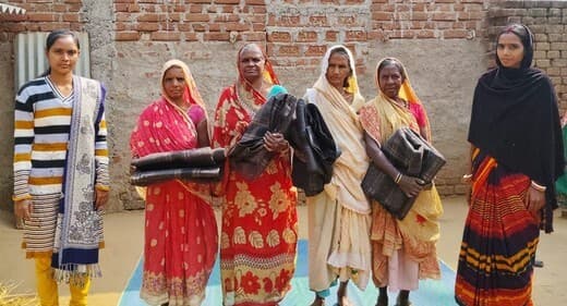 असहायों के बीच अधिकार मित्र ने किया कंबल वितरण
