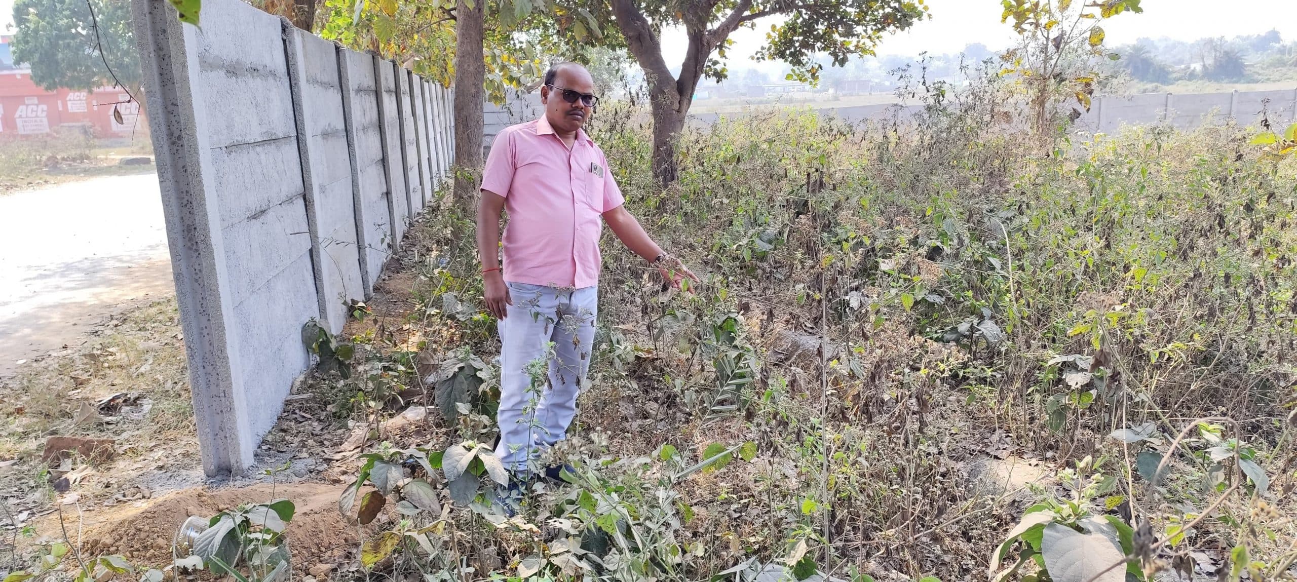 East Singhbhum news : गालूडीह में बिजली पोल तोड़ने और नहर घेरने की जांच हुई, मामला सही मिला, दर्ज होगी प्राथमिकी