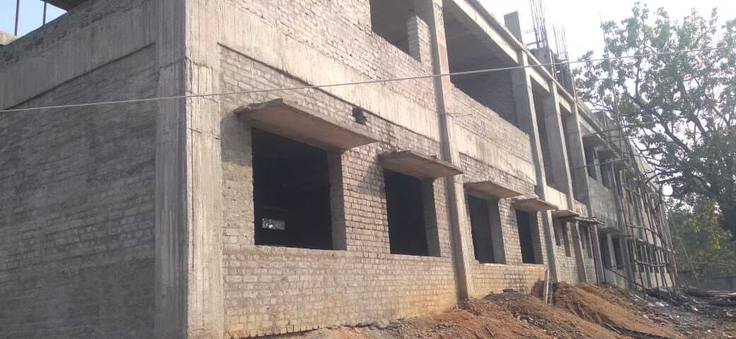 East Singhbhum news : एकलव्य आदर्श आवासीय विद्यालय में शिक्षक नियुक्त हो गये, बच्चों का दाखिला भी शुरू, लेकिन विद्यालय का भवन पढ़ाई को तैयार नहीं