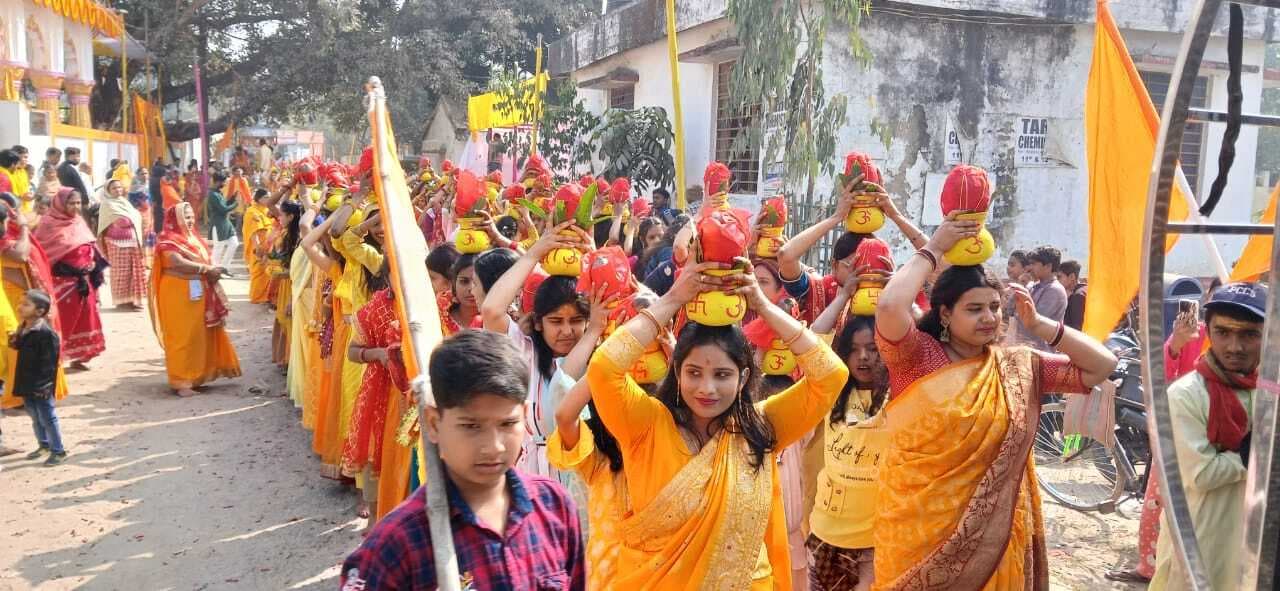 पूर्व संध्या पर भगवान गणेश की प्राण-प्रतिष्ठा को लेकर गाजे-बाजे के साथ निकली शोभा यात्रा