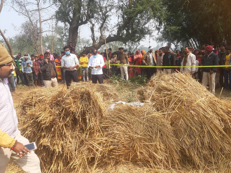 हत्या कर पुआल के ढ़ेर में छुपा दिया शव