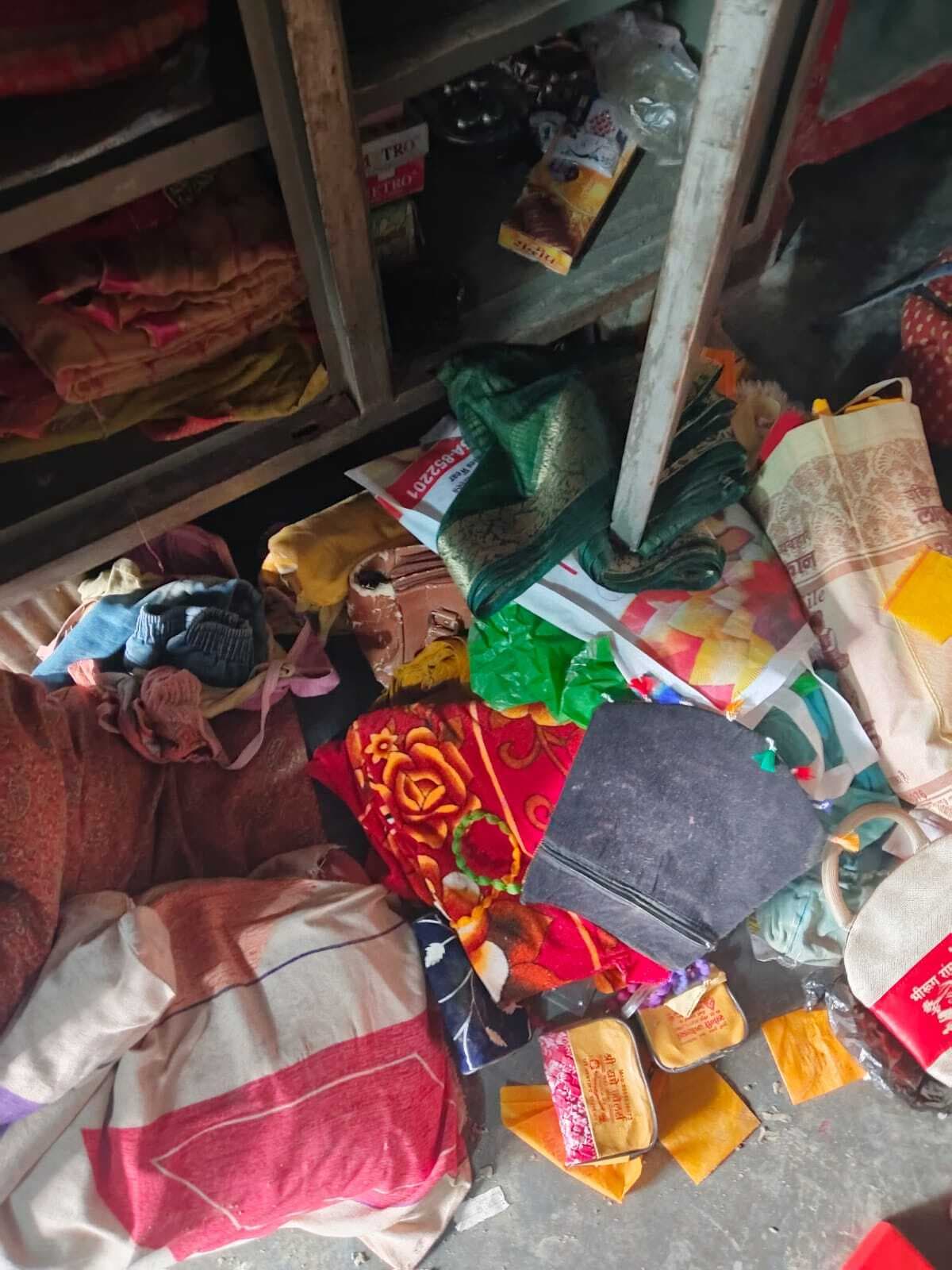 दो घरों में चोरों ने की चोरी