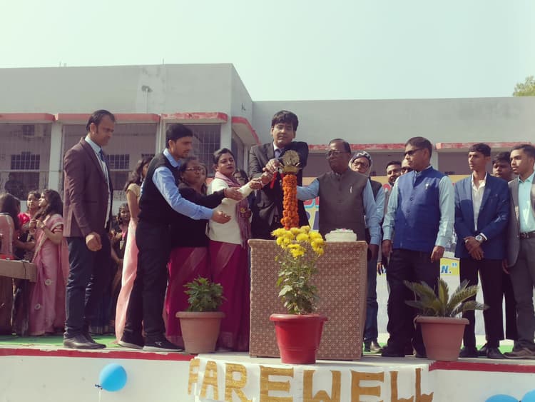 समारोह आयोजित कर वर्ग दशम के छात्र-छात्राओं को दी गयी विदाई