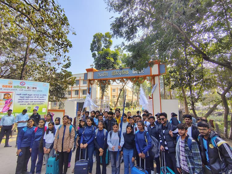 राज्यस्तरीय उमंग प्रतियोगिता 2025 को जीपी कटिहार के 48 छात्र- छात्राओं की टीम पटना रवाना