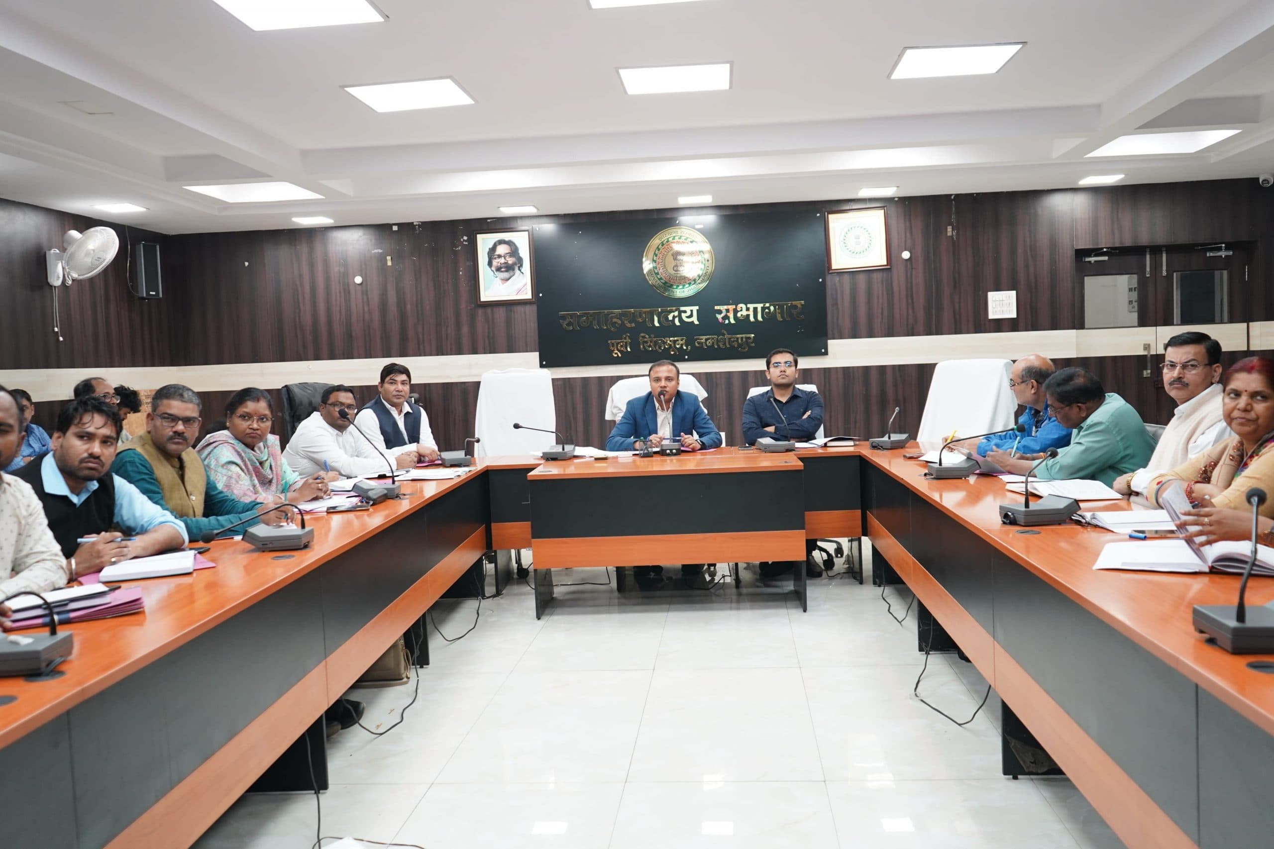 Jamshedpur news. 381 जनजातीय ग्रामों में बुनियादी ढांचे, स्वास्थ्य, शिक्षा, आजीविका के माध्यम से होगा समग्र विकास