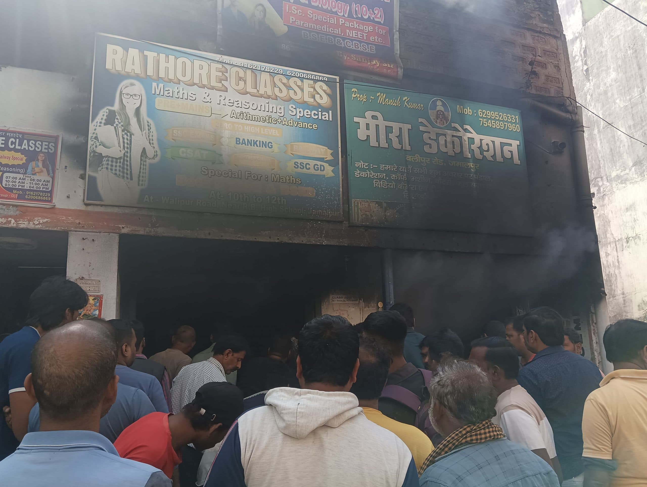 डेकोरेशन दुकान में शॉर्ट सर्किट से लगी आग, 15 लाख की संपत्ति जलकर राख