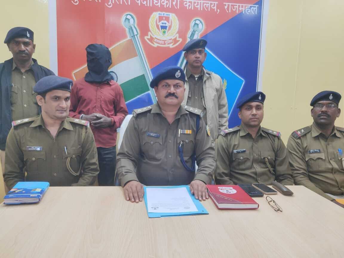 सनमनी पहाड़ में छापेमारी कर तस्करों के चंगुल से तीन बच्चों को कराया मुक्त