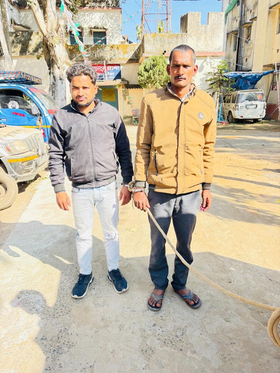 बालू व समरसेबल चोरी कांड में दो गिरफ्तार