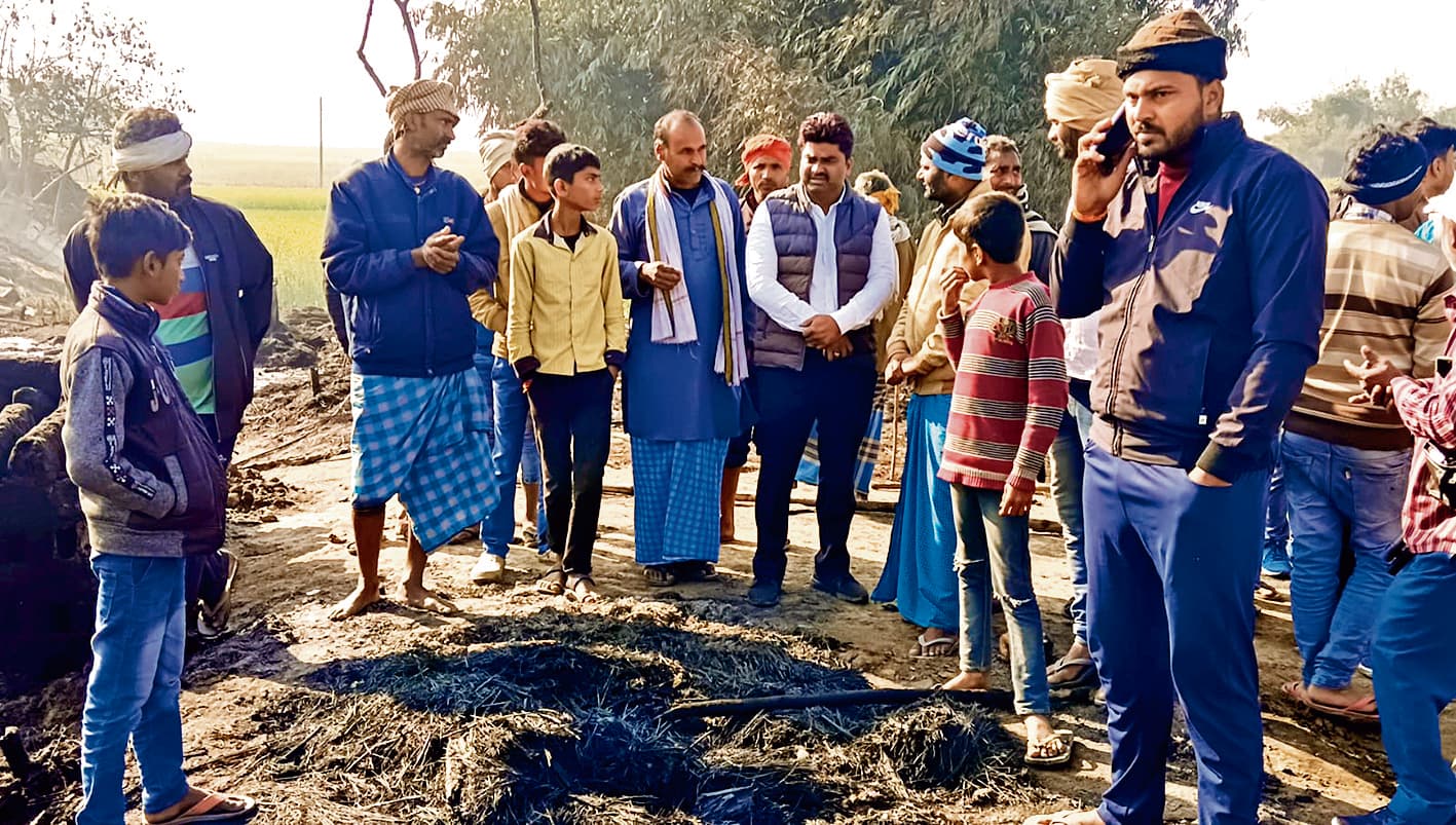 Gopalganj News : सेमराही में बिजली के शॉर्ट सर्किट से लगी आग में 30 घर जलकर हुए राख