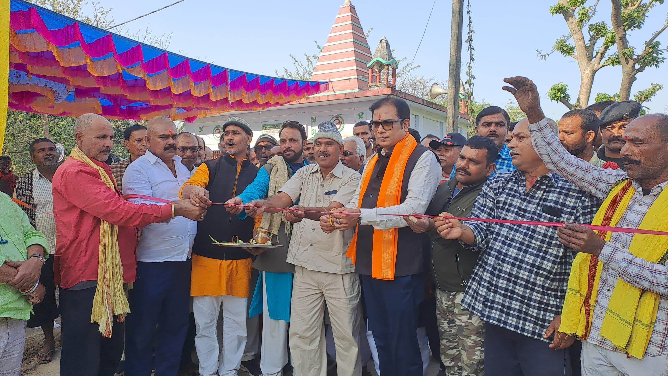 बिशौनी ग्राम में विधायक ने नवनिर्मित सड़क का किया उद्घाटन